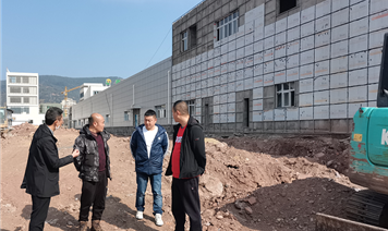 集團(tuán)公司黨委委員、副總經(jīng)理賀飛一行前往品禾中央大廚房工地開(kāi)展節(jié)后安全生產(chǎn)、疫情防控專項(xiàng)檢查